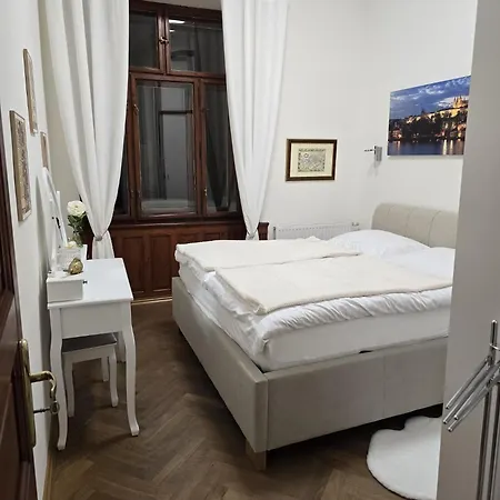 Get Flat Trojanova *