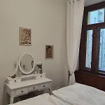 Get Flat Trojanova *