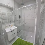 Get Flat Trojanova *