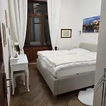 Get Flat Trojanova *